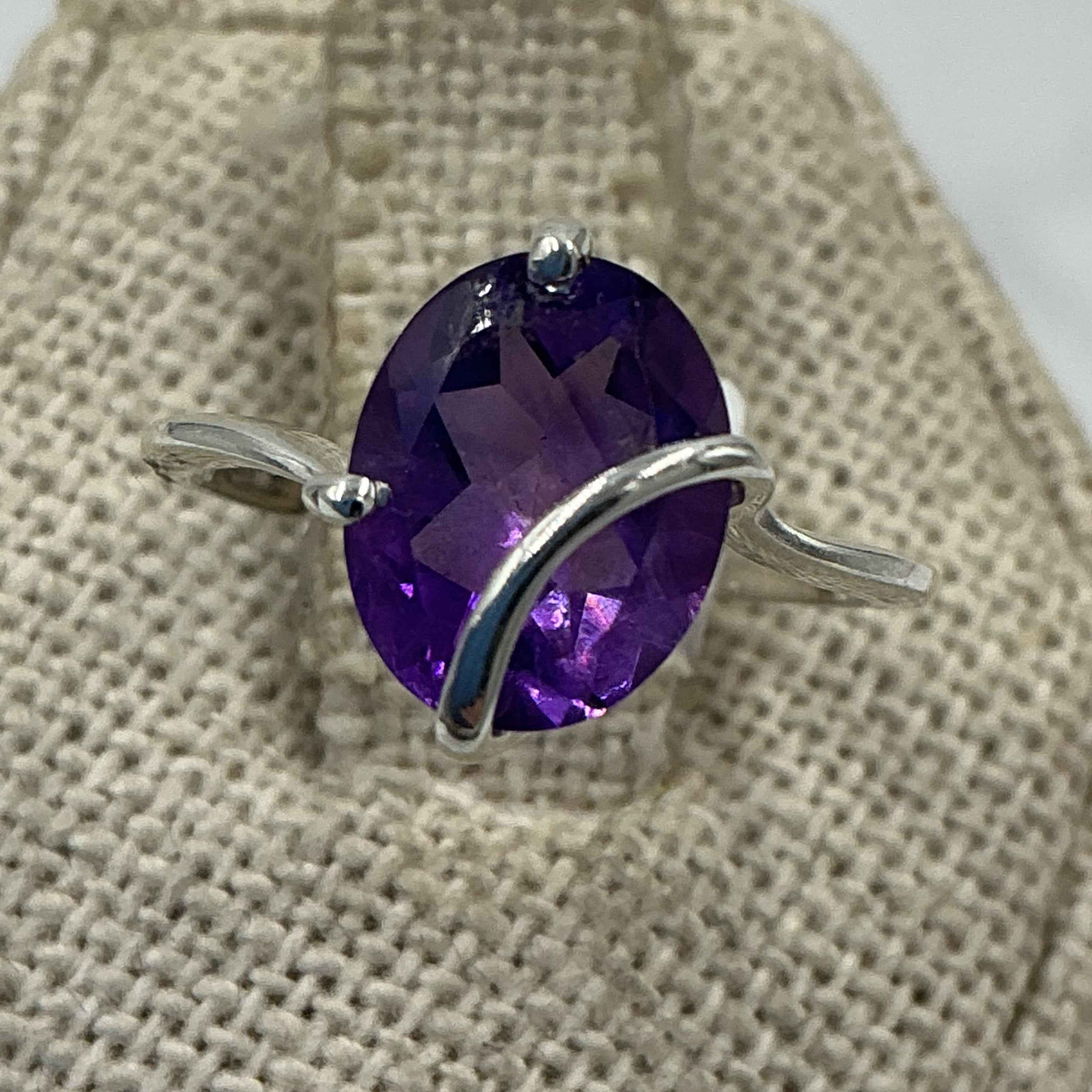 Sterling Silver Oval Flow Amethyst Ring – Size 6 – Calm, Intuition & Spiritual Protection