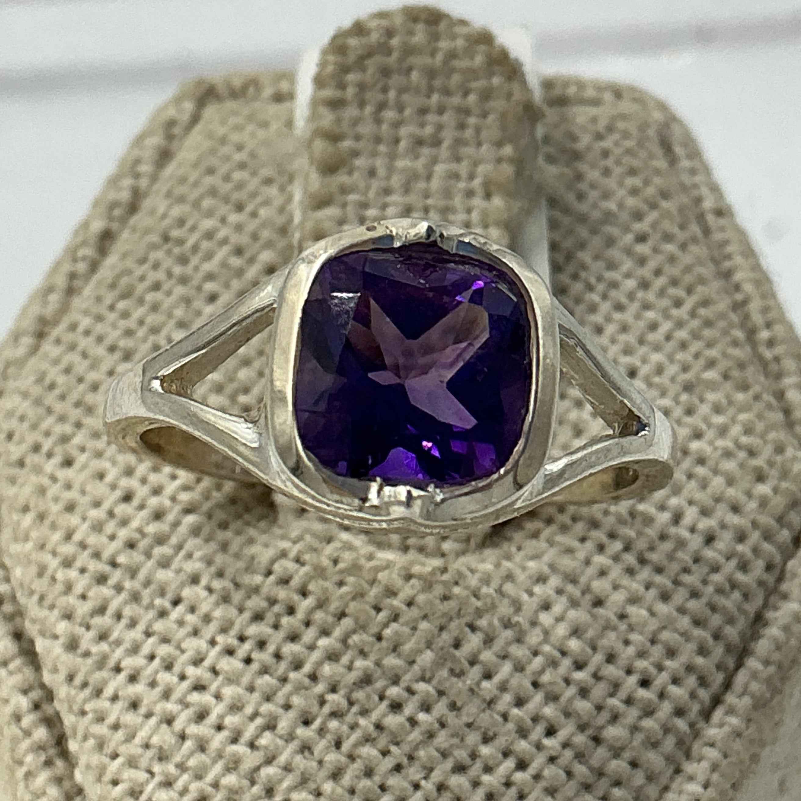 Sterling Silver Split Band Square Amethyst Ring – Size 9 – Calm, Intuition & Spiritual Protection