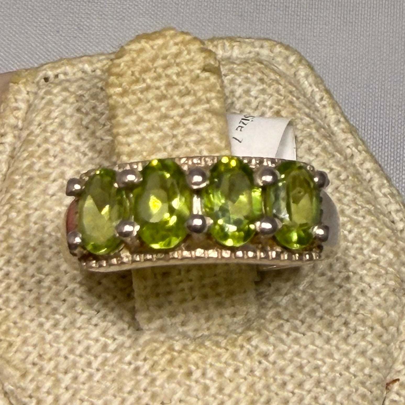 Peridot Ring Size 7 (03.4044)